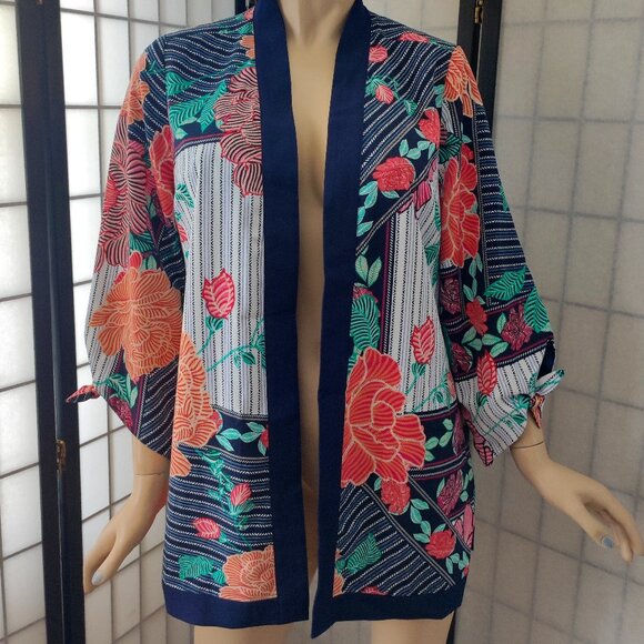 Chico's Kimono Jacket Top Vibrant Floral Print Multi-Color Sz 1 With Tie Sleeve - Picture 7 of 8